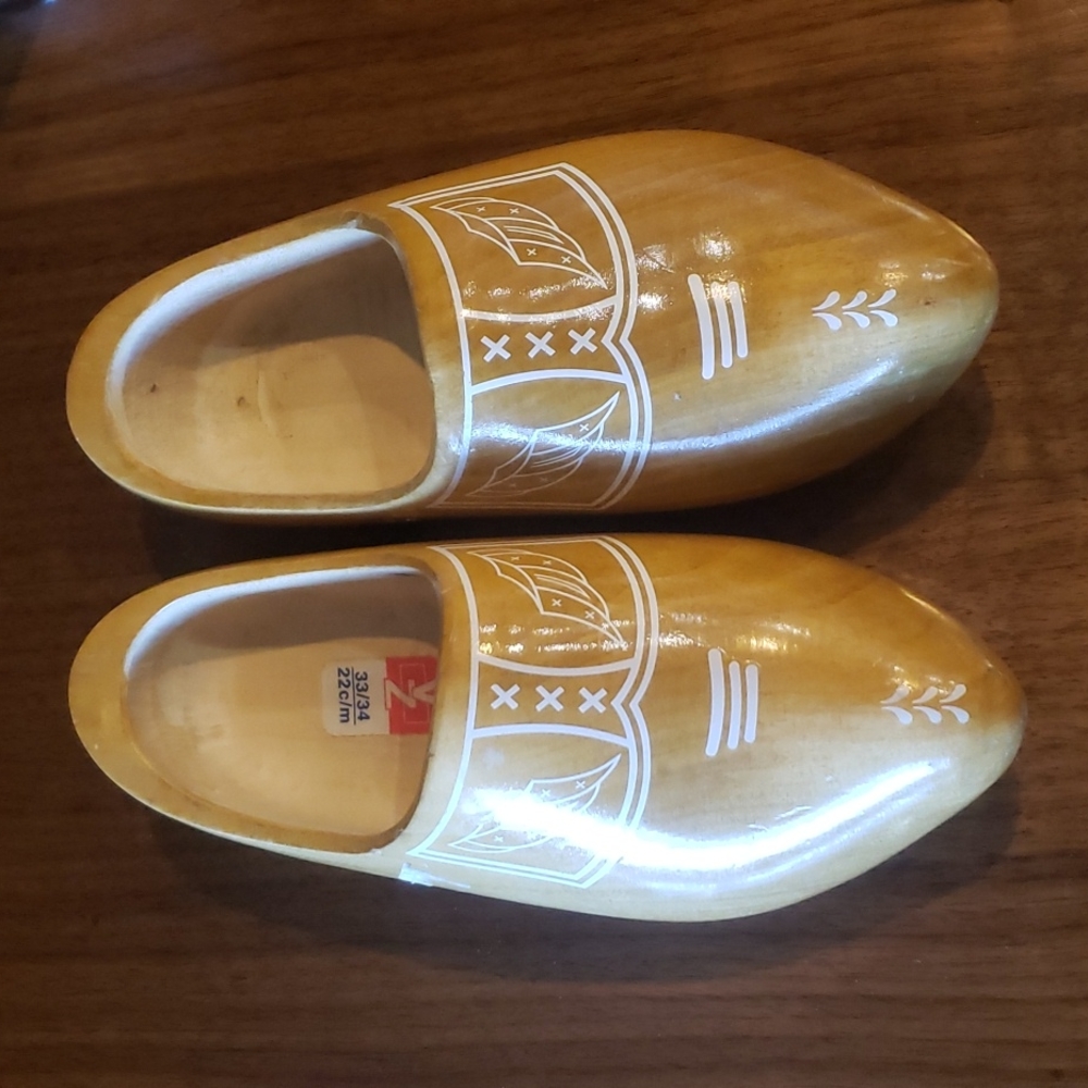 VZ Handcarved Wooden Shoes Dutch Clogs Size 33/35 22cm; 10"x4.25" Like New!